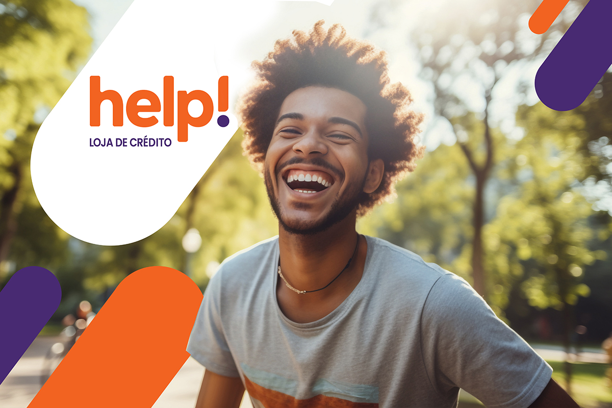 Homem sorrindo feliz com a antecipação do FGTS